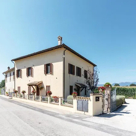 Vakantiehuis Six-bedroom Holiday In Castel Ritaldi *