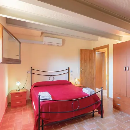 Six-bedroom Holiday In Castel Ritaldi * Castel San Giovanni (Umbria)