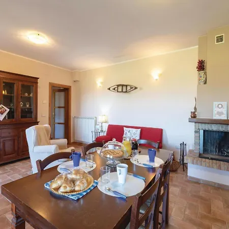 Six-bedroom Holiday In Castel Ritaldi Vakantiehuis