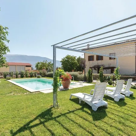 Vakantiehuis Six-bedroom Holiday In Castel Ritaldi *