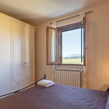 Six-bedroom Holiday In Castel Ritaldi Vakantiehuis *