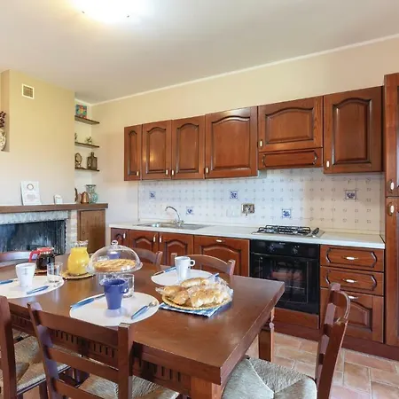 Six-bedroom Holiday In Castel Ritaldi * Castel San Giovanni (Umbria)
