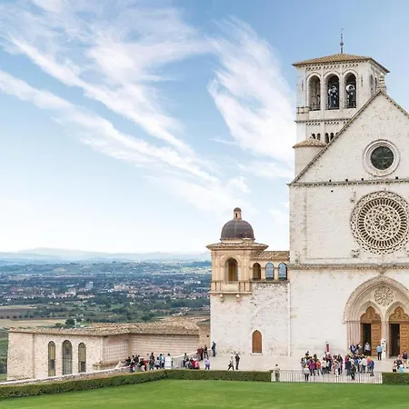 Six-bedroom Holiday In Castel Ritaldi Castel San Giovanni (Umbria)