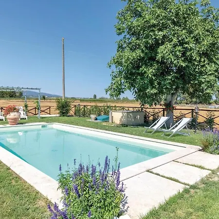 Six-bedroom Holiday In Castel Ritaldi Vakantiehuis